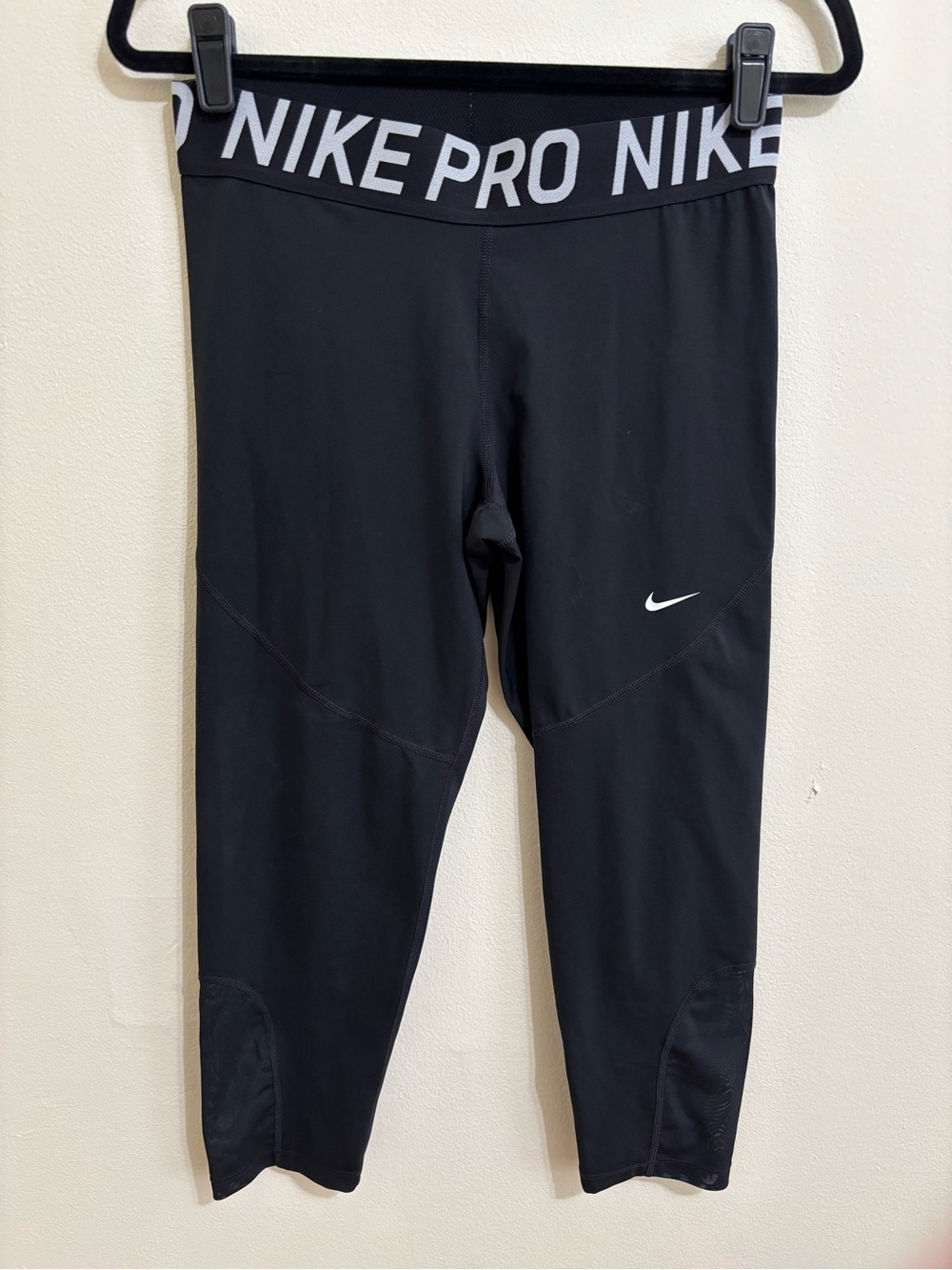 Nike Pro Women’s Black Athletic Capri Leggings